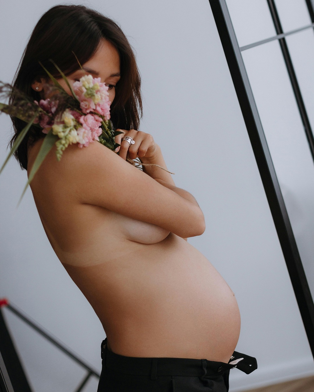 La grossesse change beaucoup de choses, mais pas le droit de rayonner !
Avec BOTAN, le spray tan reste une bulle de bien-être, douce et sans contre-indication.
Et vous, quelles prestations proposez-vous aux femmes enceintes pour leur offrir ce moment de réconfort ?#botan #botancosmetics #spraytan #grossesseetbeaute #beauteeninstitut #douceur #parenthesebeaute #femmeenceinteheureuse #glowingskin #rituelbeaute #confianceensoi #mamanglow #soinbienetre #prospraytan #hâlenaturel