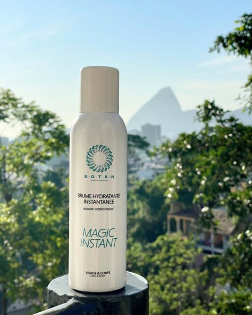 🎁 JOUR 14 : GAGNEZ LA BRUME HYDRATANTE BOTAN ! 🎁Offrez à votre peau un souffle de fraîcheur et d’hydratation avec notre Brume Hydratante Concentrée à l’Aloe Vera 💧✨Pour tenter votre chance :
1️⃣ Assurez-vous de nous suivre @botancosmetics
2️⃣ Likez ce post pour montrer votre amour pour BOTAN
3️⃣ Commentez en nous disant quelle est votre routine pour une peau lumineuse et hydratée 💬#botancosmetics #botan #brumehydratante #aloevera #peaudouce #soincorps #routinebeaute #skincarefrance #cleanbeautyfrance #beautenaturelle #peausaine #hydratationintense #concoursinstagram #giveawayfrance #calendrierdelavent #beauteresponsable #soinnaturel #estheticiennefrance