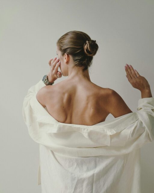 Un éclat naturel qui se devine même de dos…
Partagez cette photo en story si vous aimez offrir à vos clients ce moment de beauté et de confiance.#botan #botancosmetics #spraytan #hâlenaturel #beauteeninstitut #professionnelbeaute #soinprofessionnel #spraytanexpert #glowingskin #peaulumineuse #confianceensoi #bienetre #selfcare #teintparfait #beautenaturelle