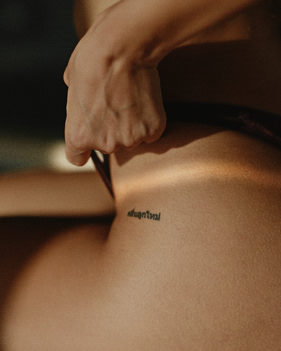 Garder un sous-vêtement pendant un spray tan, ce n’est pas seulement une question d’habitude : c’est un vrai repère pour vous… et pour la cliente.
Avec un hâle aussi naturel que celui obtenu avec BOTAN, la comparaison “avant/après” peut parfois sembler subtile à l’œil nu.
La marque du maillot, elle, raconte clairement :
voici où vous étiez, voici où vous êtes arrivée.#botan #botancosmetics #spraytanartist #spraytanpro #peauhalee #resultatnaturel #estheticiennefrance #beautéprofessionnelle