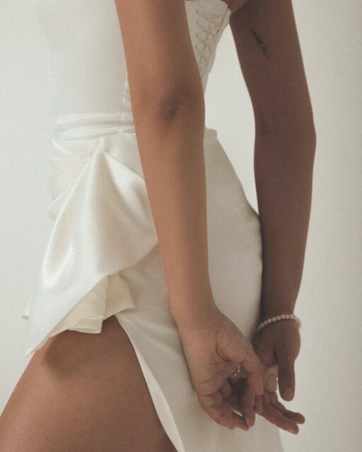 💍 Pourquoi proposer un spray tan BOTAN pour un mariage ?
Parce que le jour J, vos clients veulent se sentir rayonnants et confiants.
Se sentir sublimés et sereins pour chaque photo.
Mettre en valeur leur tenue et leur peau.
Profiter pleinement de la journée, en toute confiance.Pour accompagner vos clients, vous pouvez organiser :
1️⃣ Séance test – 3 à 4 semaines avant le mariage
2️⃣ Séance finale – 2 à 3 jours avant le jour JEnregistrez ce post pour garder ces conseils à portée de main et proposer un hâle parfait à vos clients pour leur mariage.#botancosmetics #botan #spraytanprofessionnel #institutdebeaute #esthetiqueprofessionnelle #soinsprofessionnels #beautepro #spraytanfrance #hâlenaturel #veganbeautypro #bienetreprofessionnel #mariage #mariage2025 #offrespecialemariage #conseilspro