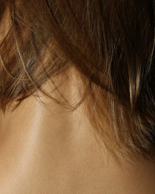 Pourquoi proposer un spray tan visage en hiver ?
Quand la peau perd de son éclat, le spray tan BOTAN redonne un teint lumineux et naturel.
Il unifie, floute les petites imperfections et offre cette bonne mine immédiate que vos clients adorent. ✨C'est quoi votre geste simple, rapide et efficace pour réchauffer le teint et booster la confiance de vos clients ?#botancosmetics #botan #spraytanprofessionnel #institutdebeaute #esthetiqueprofessionnelle #soinsprofessionnels #beautepro #spraytanfrance #hâlenaturel #teintlumineux #soinsvisage #bonneMine #teintuniforme #spraytanvisage #winterglow