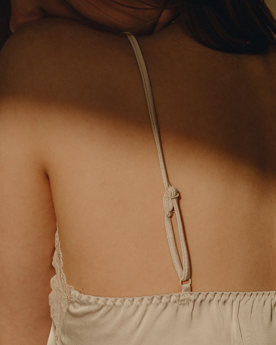 Le spray tan, l'allié incontournable du grand chassé-croisé de l'été. ✈️☀️En ce moment en cabine, vous accueillez deux profils bien distincts :
📦 La team "Avant-Départ" : Ceux qui veulent arriver sur la plage avec un teint déjà doré et se sentir instantanément à l'aise dès le premier jour.
🎒 La team "Retour de vacances" : Ceux qui veulent prolonger leur hâle naturel et garder cet effet bonne mine le plus longtemps possible pour la reprise.Peu importe leur objectif, le spray tan offre ce résultat sur-mesure et immédiat qu'ils recherchent tant.#botancosmetics #institutdebeaute #estheticienne #teinthale #bronzagesanssoleil