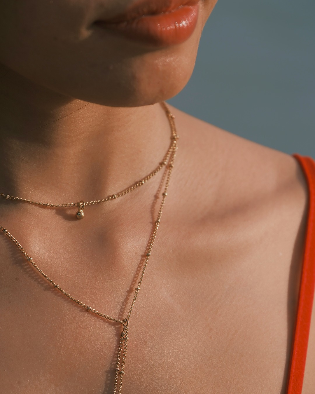 L’art de faire vibrer les couleurs les plus intenses de votre dressing. ✨Le rouge, le fuchsia ou le vert néon ont un point commun : ils pardonnent rarement les teints ternes. Quand la peau manque d'éclat, ces teintes ont tendance à marquer les petites rougeurs du visage ou à faire paraître le teint plus pâle par contraste.C’est exactement là que le Spray Tan fait la différence. En apportant un hâle doré homogène et unifié. Les couleurs vives ne jurent plus avec la peau.#botancosmetics #spraytanfrance #bronzangesansuv #styleestival #esthetiquepro